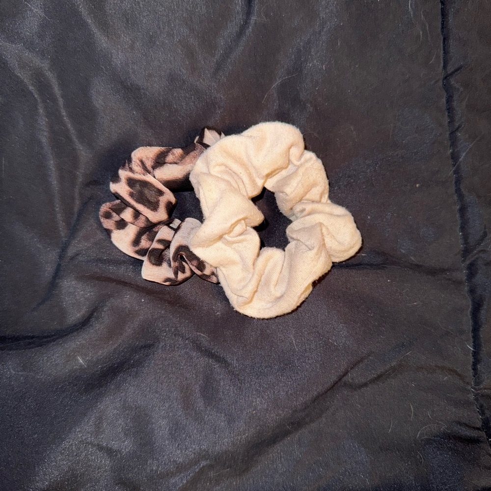 Scrunchie - Picture 2 of 2